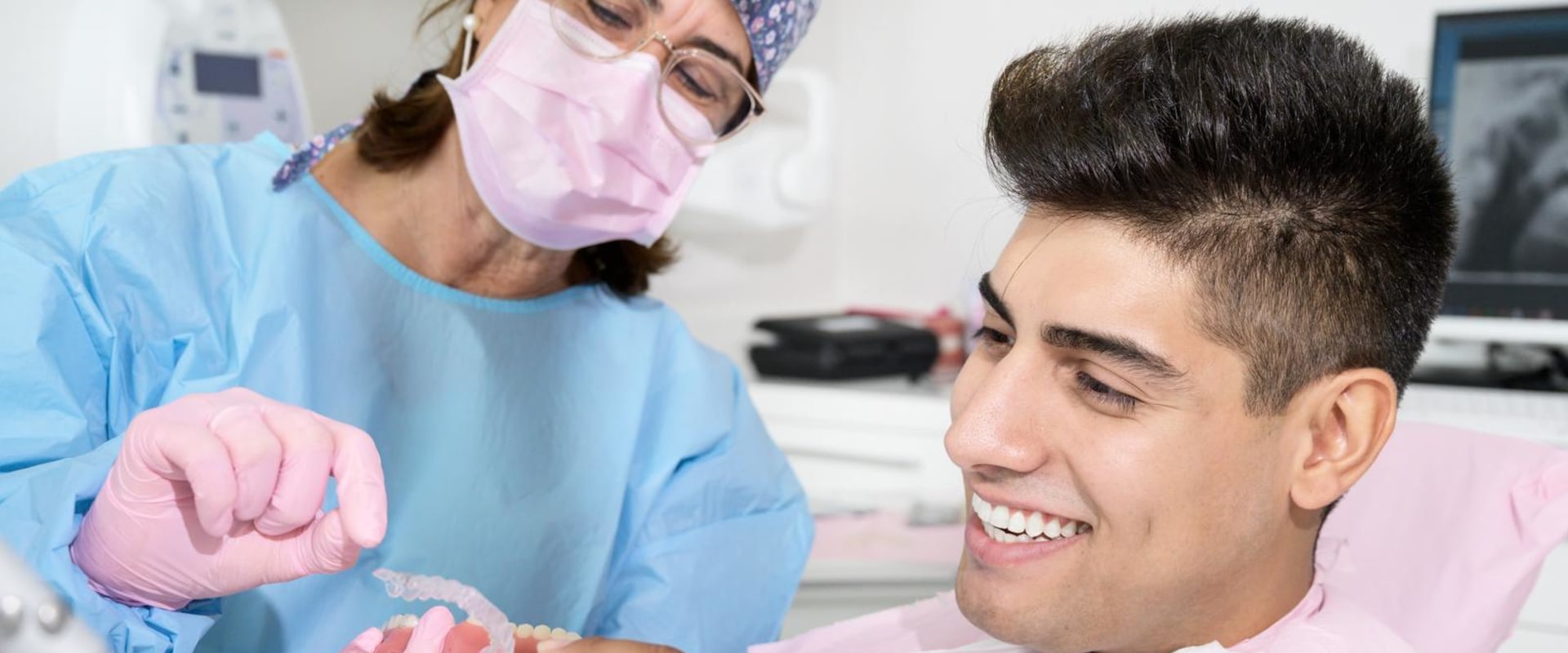 What Are The Benefits Of Choosing A Cosmetic Dentist Specializing In Periodontics In Austin, Texas?