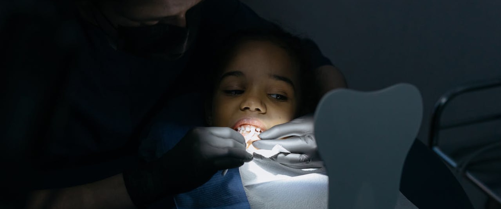 The Pros Of Visiting A Dentist In South Riding For Dental Implants And Periodontics